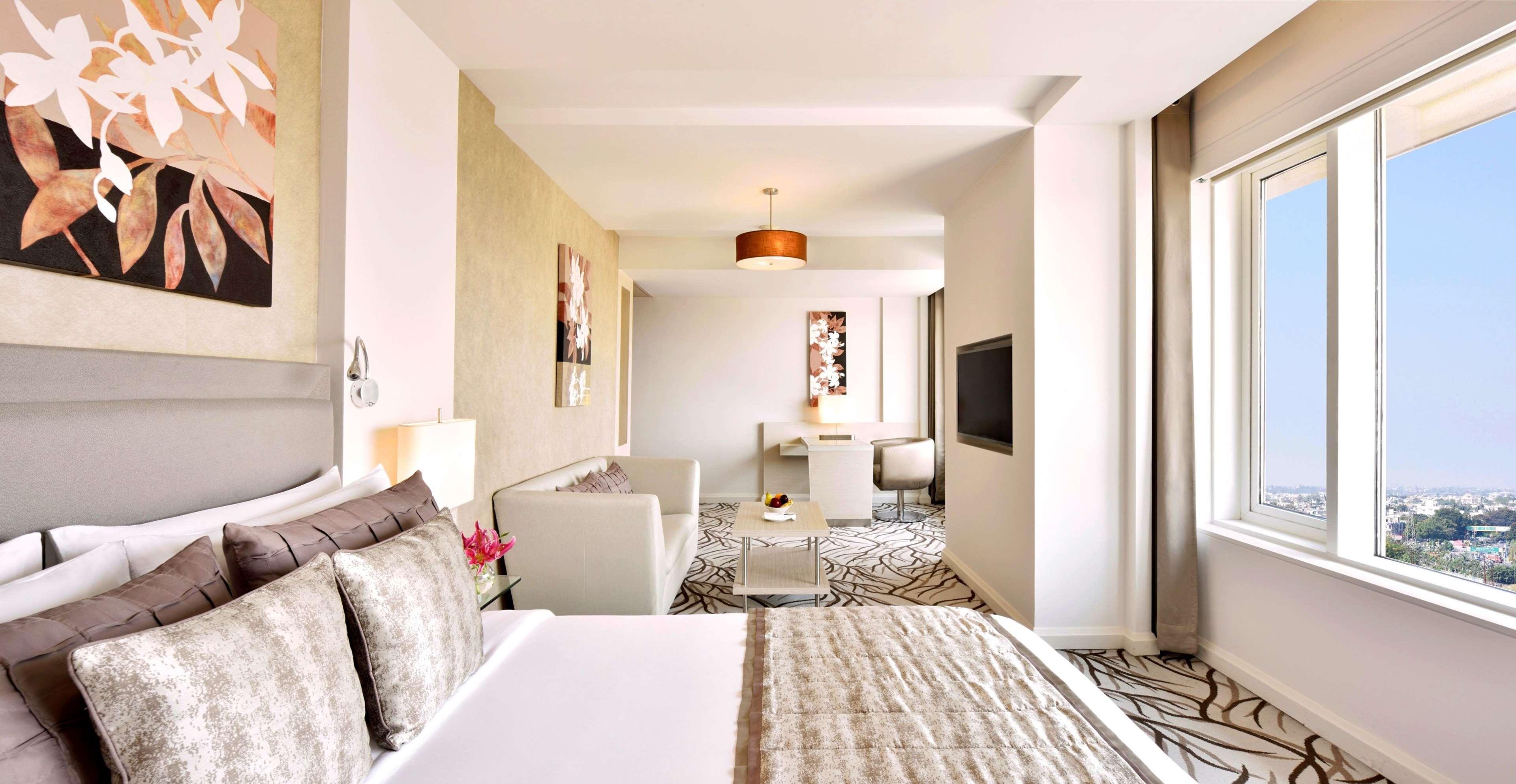 Radisson Blu Bengaluru Outer Ring Road Otel Dış mekan fotoğraf