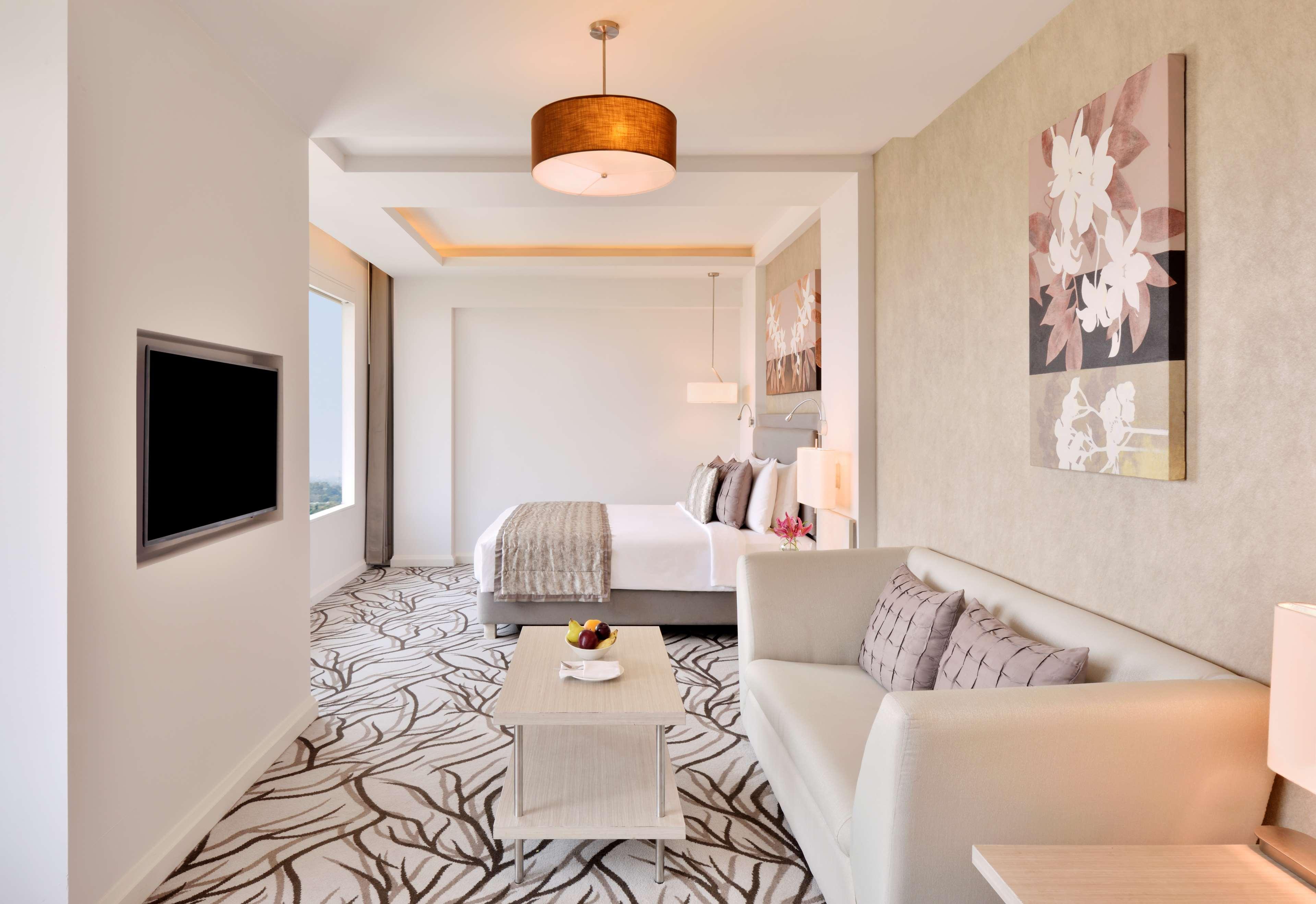 Radisson Blu Bengaluru Outer Ring Road Otel Dış mekan fotoğraf