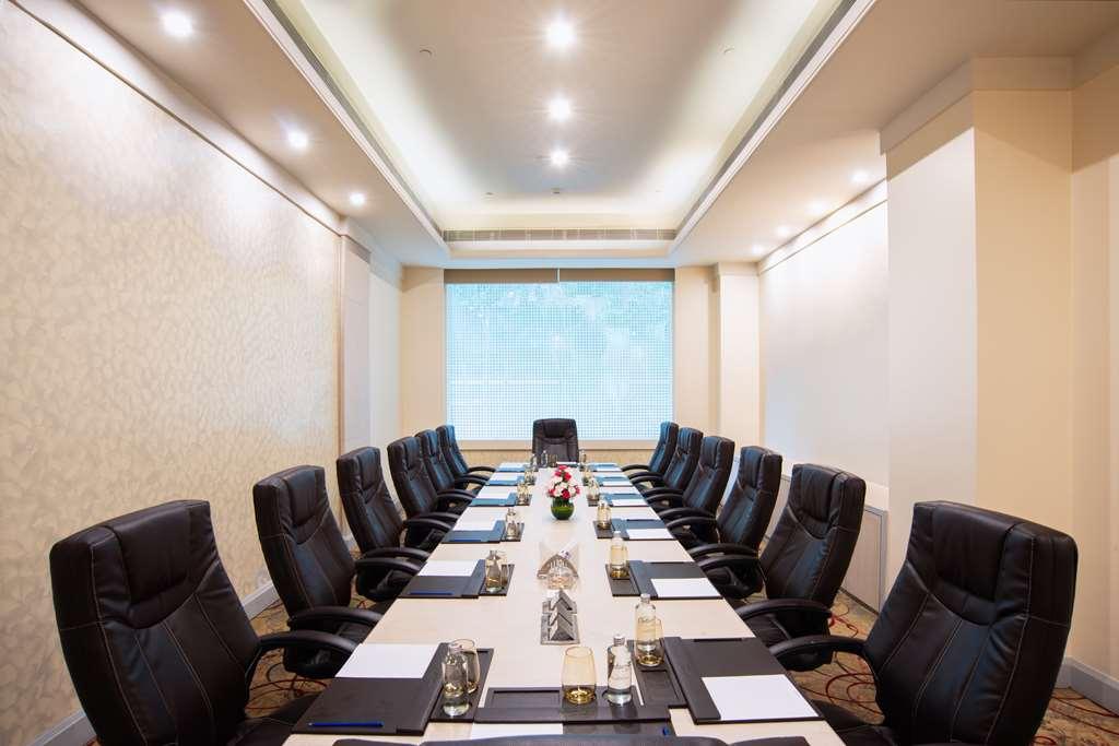Radisson Blu Bengaluru Outer Ring Road Otel Konforlar fotoğraf